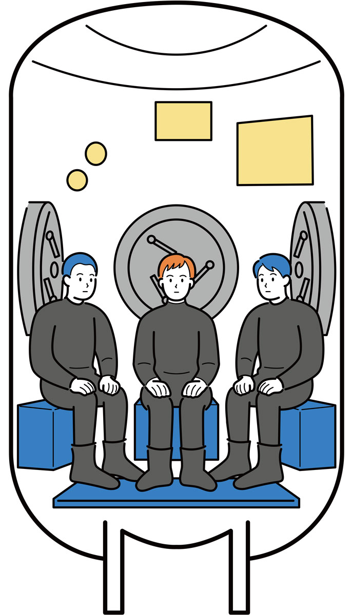 画像: PTCは、潜水艦救難艦から深海まで飽和潜水員を運ぶ、直径約2メートル、高さ約3メートルの円筒形のカプセルで、PTC長と呼ばれるリーダー1人と飽和潜水員2人の3人が乗り込む