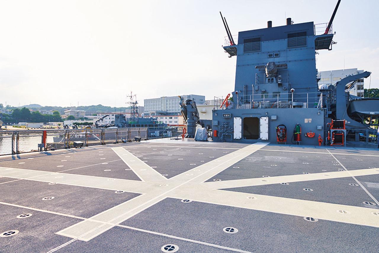 画像: 『ちよだ』の後部甲板はヘリポートになっていて、災害時には急患を病院までヘリコプター輸送することもできる