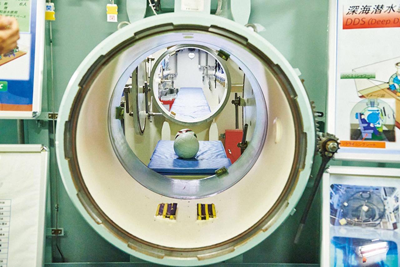 画像: C：潜水艦乗員用艦上減圧（再圧）タンク