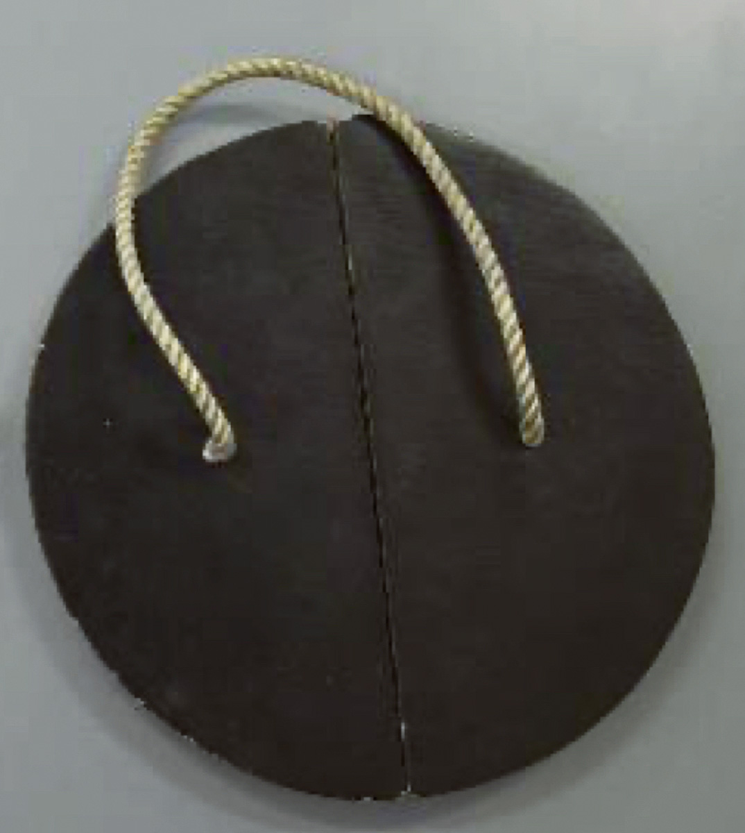 画像: 穴をふさぐためのちょう番パッチ