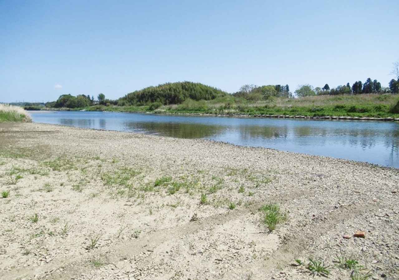 画像2: 被弾して穴だらけの状態から航空機が離着陸できる状態に復旧。表面もきれいに舗装し継続的に使用できる状態を目指す