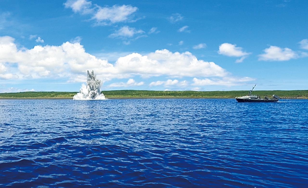 画像: USVの搭載により安全に機雷を排除できるように