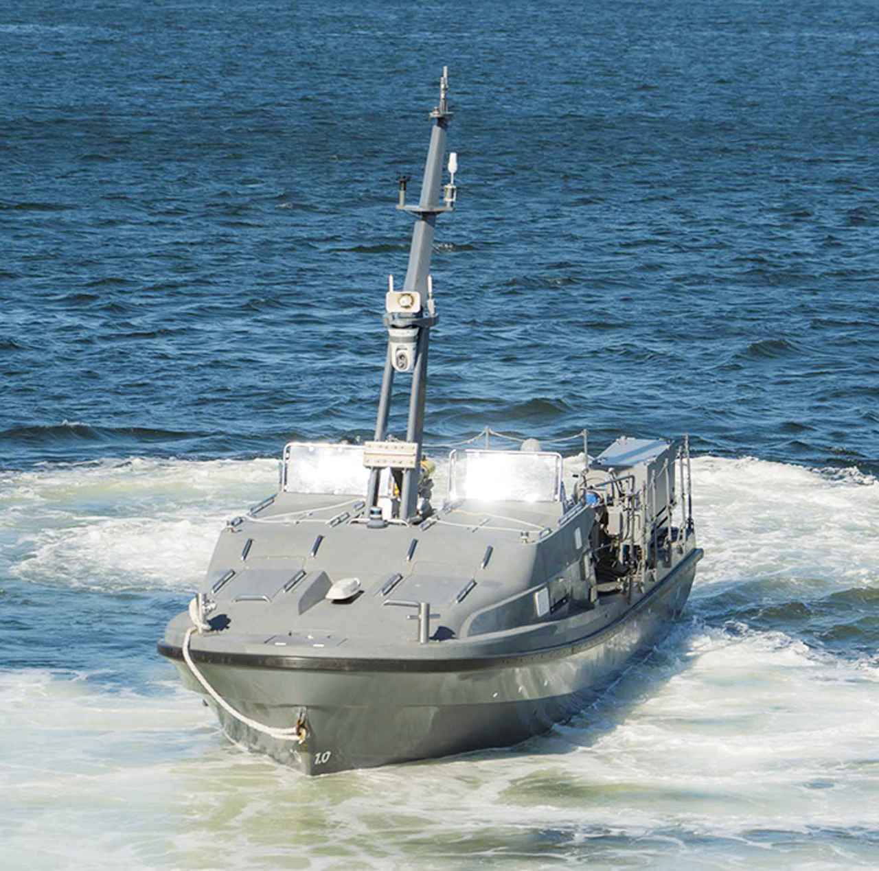 画像: 海上自衛隊が世界初の快挙!安全に機雷を排除する「水上ドローン」とは?