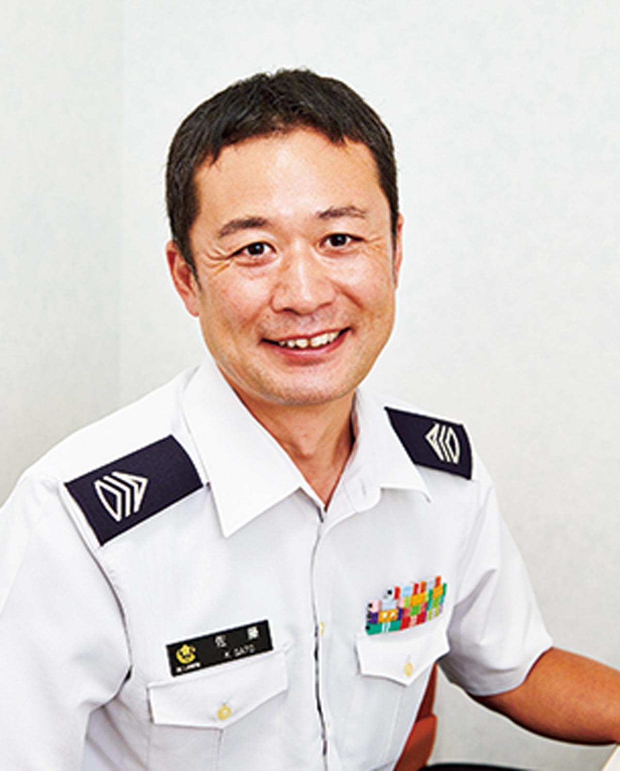 画像: 三島募集案内所にて、副所長兼広報官として自衛官の募集を行う佐藤曹長。職種は普通科