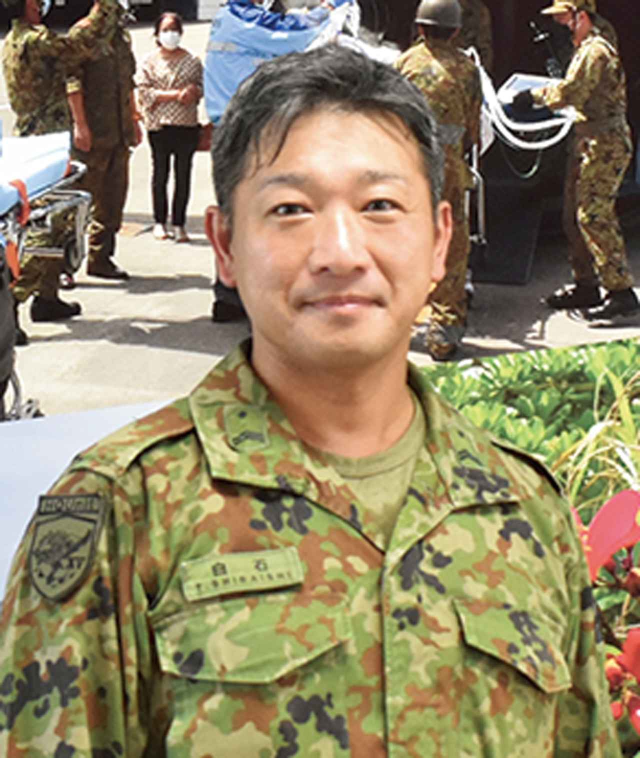 画像: 広報イベントのポスター作成やホームページ運営などを担当する白石2曹。職種は普通科