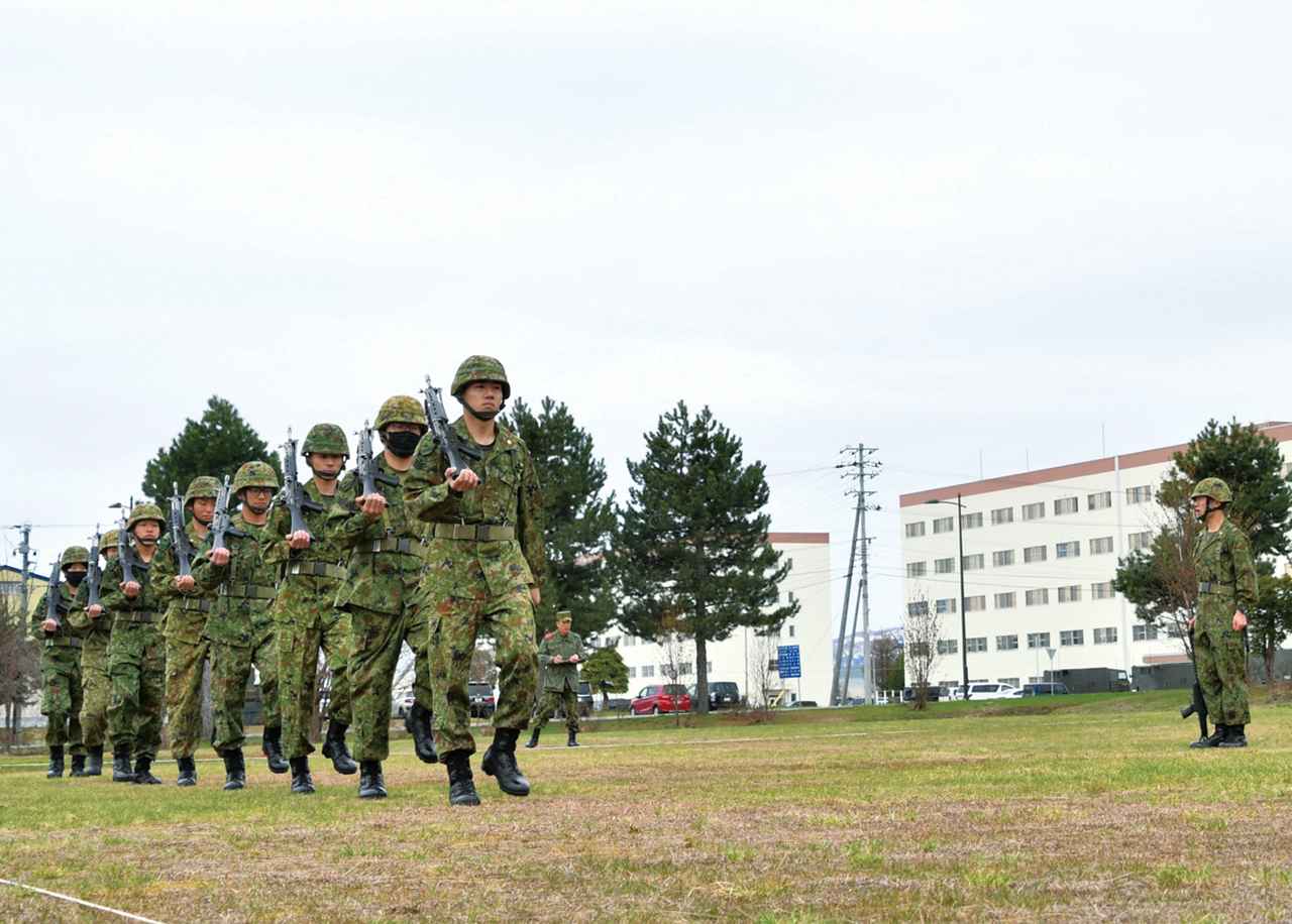 画像: 【号令：足踏み 進め】自分の出した号令どおりに隊員は動いているか号令後は受け手の動きも確認する