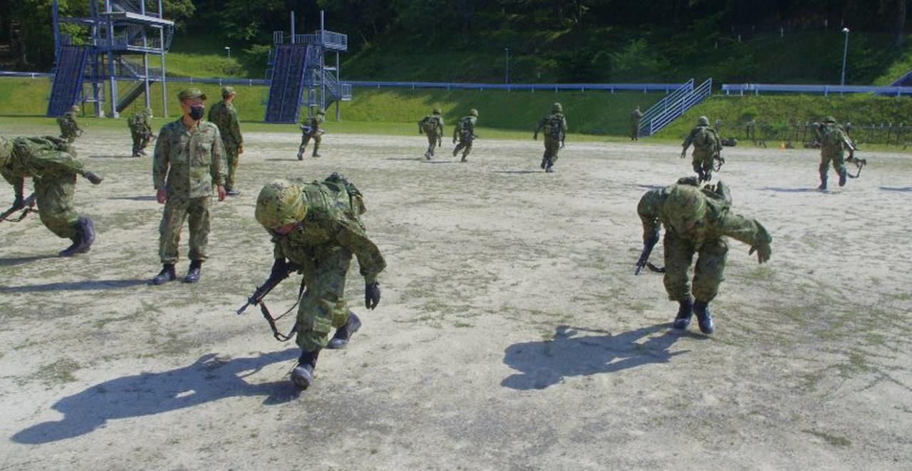 画像: 【号令：速駆け 前へ】戦闘訓練でも号令が使用され、適切な動作を身に付ける