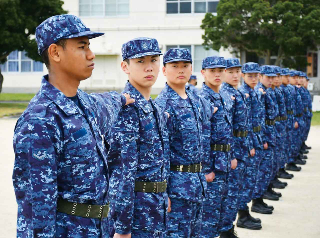 画像: 隊列の号令：実際の隊員の配置と音声を紹介