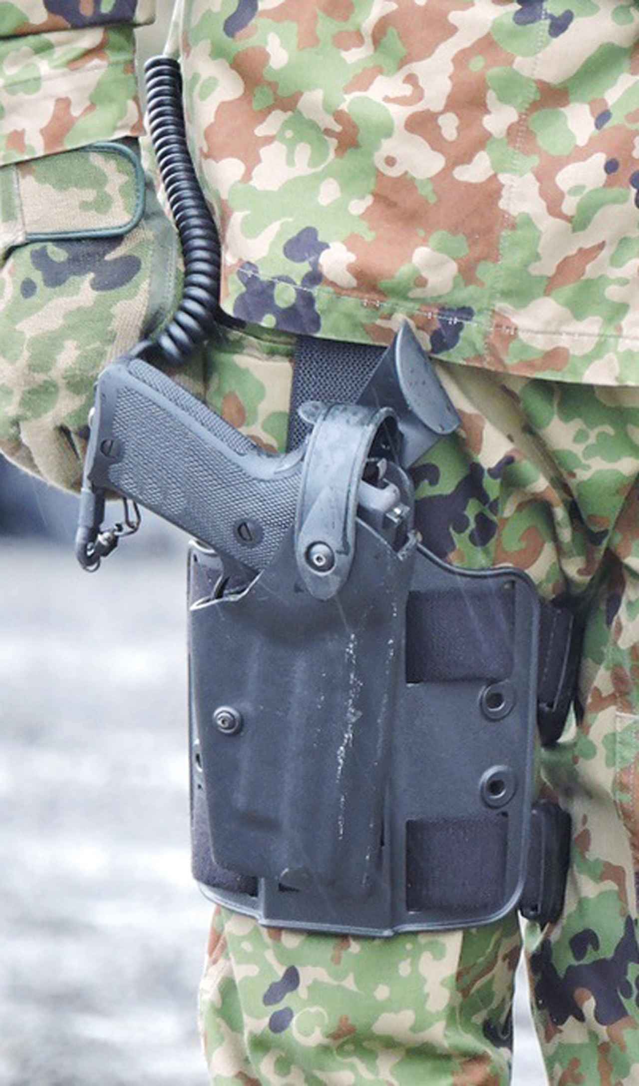 画像13: 【音声付き】自衛官が小銃やけん銃を扱うときの号令。「になえ 銃」ってどんなポーズ？