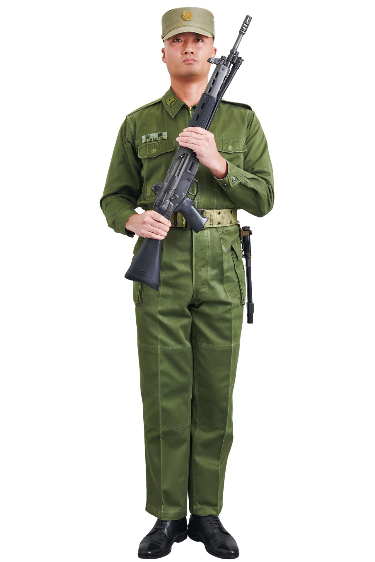 画像9: 【音声付き】自衛官が小銃やけん銃を扱うときの号令。「になえ 銃」ってどんなポーズ？