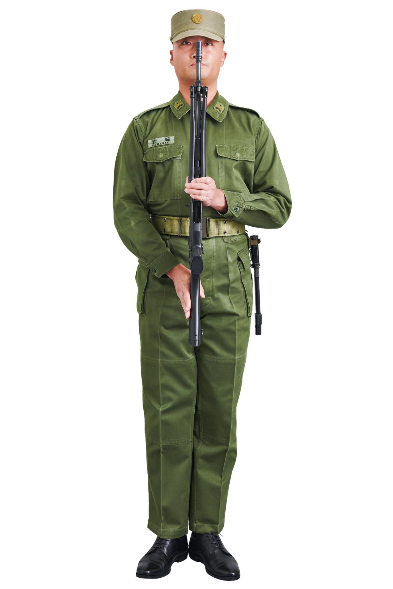 画像3: 【音声付き】自衛官が小銃やけん銃を扱うときの号令。「になえ 銃」ってどんなポーズ？