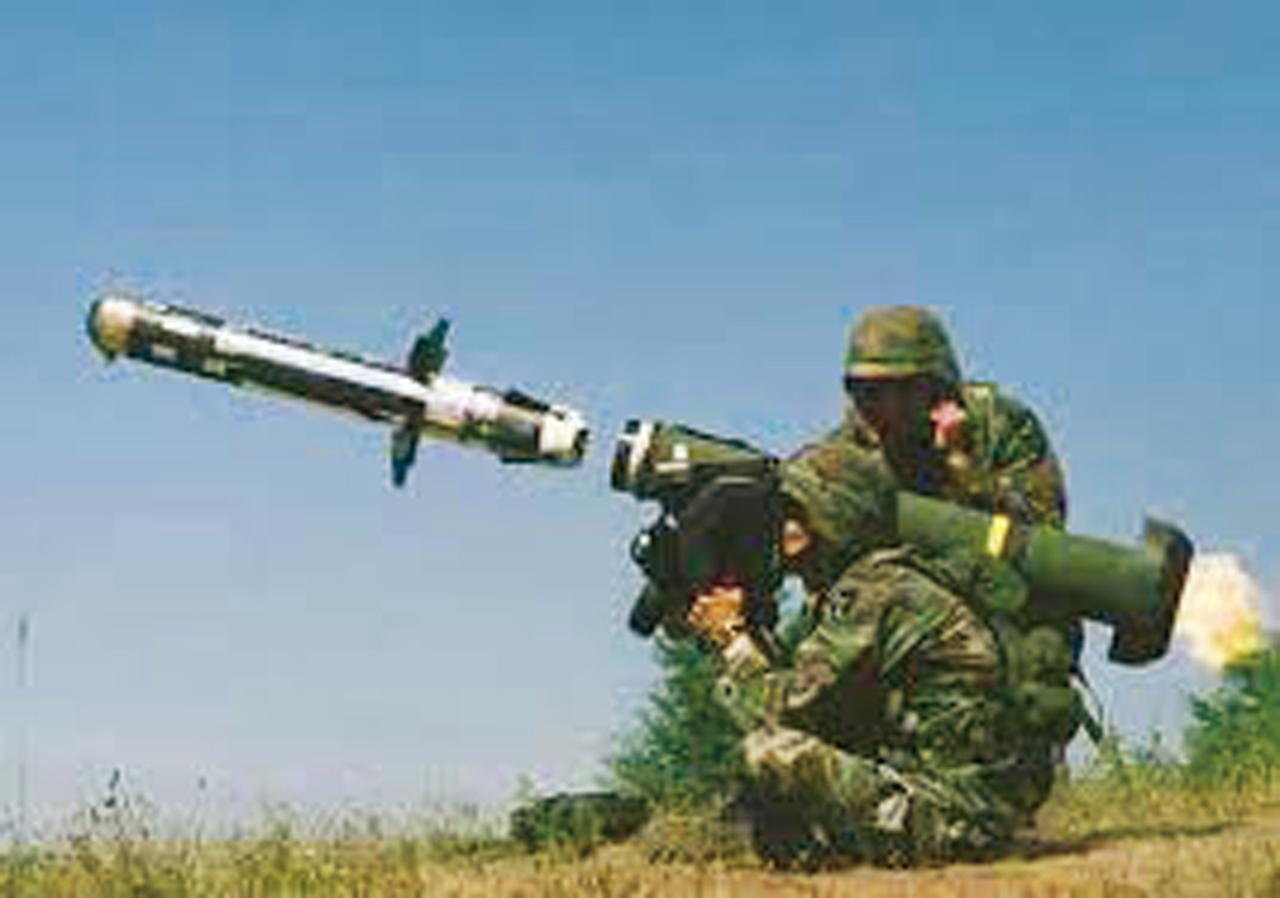 画像: 軽対戦車誘導弾 前方 停止中の戦車 500 ダイブ 指命 射て