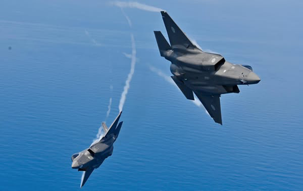画像: 空自とイタリア空軍の戦闘機F-35Aが初めて編隊飛行を行った