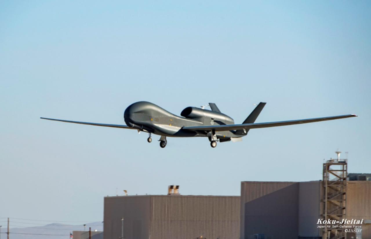 画像: 航空自衛隊ホームページより(https://www.mod.go.jp/asdf/equipment/globalhawk/RQ-4B_Globalhawk/)