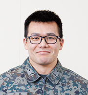 画像: 「RQ-4Bを運用する日本での先駆者として、誇りを持って任務に従事しています」と語る偵察航空隊整備隊機体整備員北島3等空曹