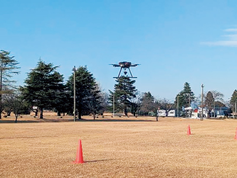 画像: <SPEC>全長:1.2m 全幅:1.1m 全高:0.6m 重量:9.3kg 飛行速度:秒速10m 運用開始:2024年