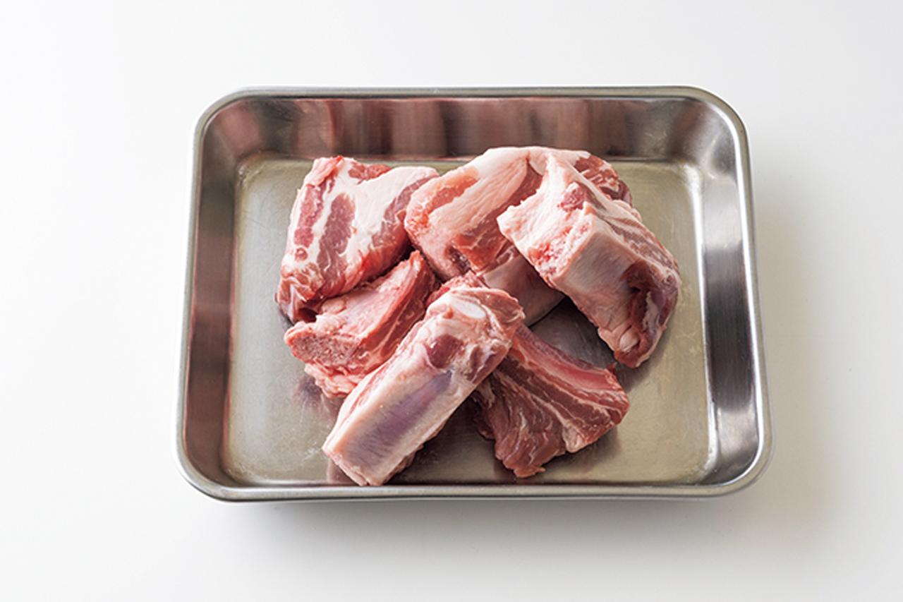 画像2: 自衛隊の食堂メニュー：沖縄料理には骨付き豚肉がマスト！「焼きソーキ　カレーソースかけ」（掃海艇『ししじま』）