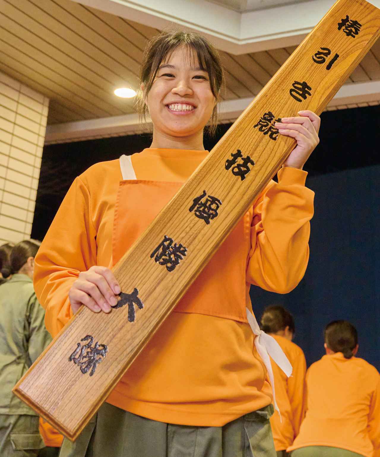 画像1: 防衛大の女子学生による「棒引き」優勝決定戦をレポート。第73回開校祭での熱き名勝負