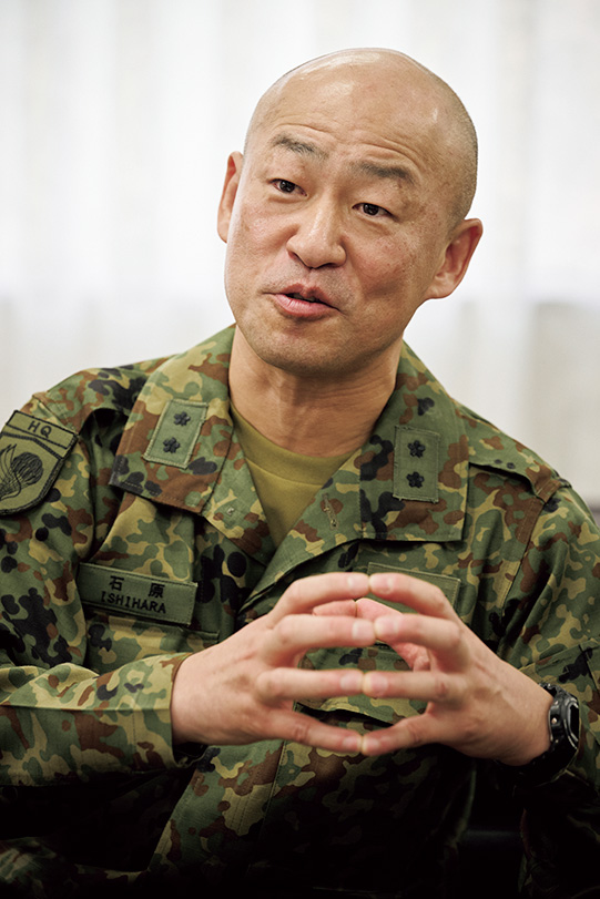 画像1: 日本にたった1つの部隊の過酷すぎる任務！落下傘で空から舞い降りて国を守る、陸上自衛隊第1空挺団とは？