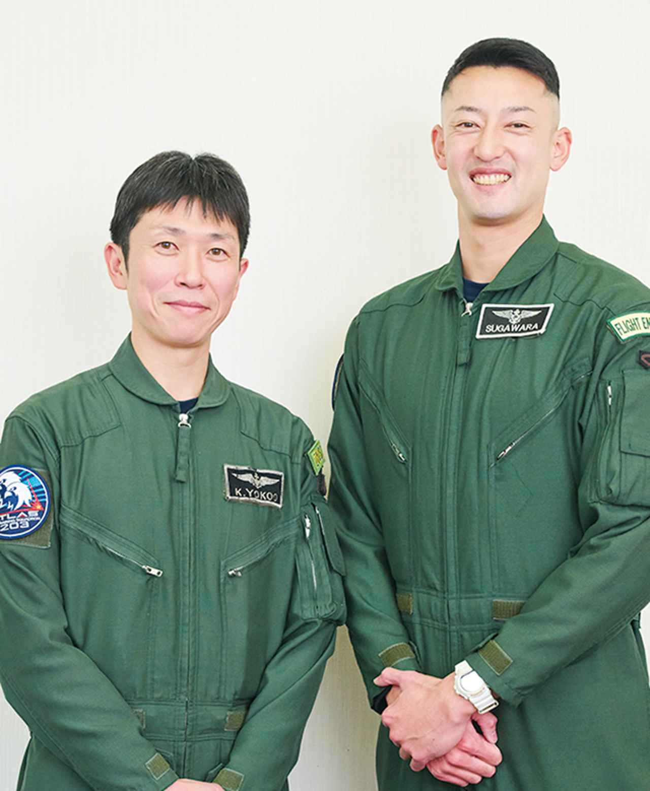 画像: （左）教官・横尾2等海曹。ヘリコプターの整備員からP-3C、P-1に転換。FE教官として着任したばかり。（右）学生・菅原3等海曹。最前線での仕事を希望してFEを志す