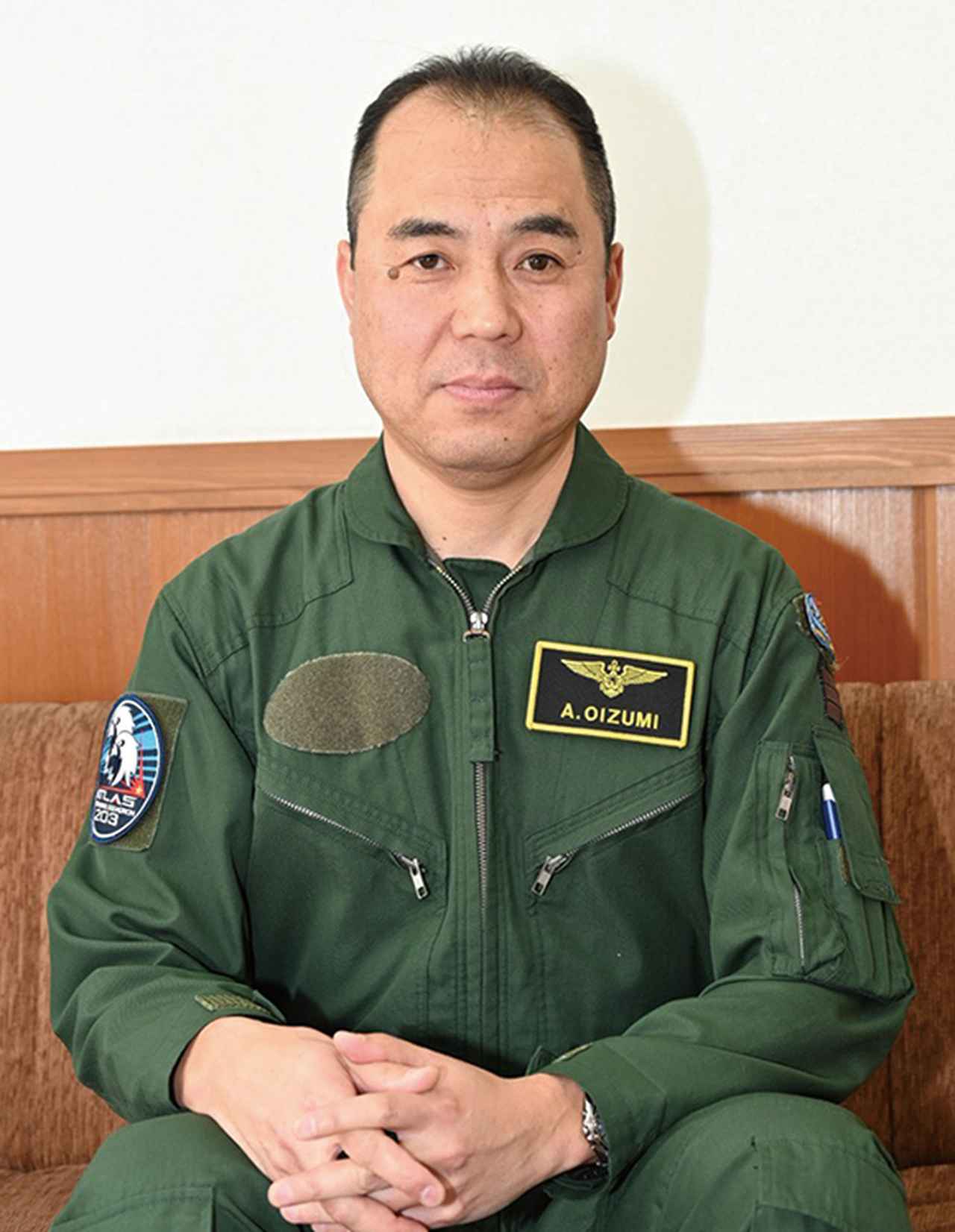 画像: 司令の補佐を行う、第203教育航空隊副長の大泉2佐。P-1教育課程の立ち上げ段階に携わり尽力した(写真提供/防衛省)
