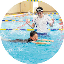 画像4: 目指すは10分間浮いていられること!水難事故から子どもを守る「着衣水泳」のレッスンに密着