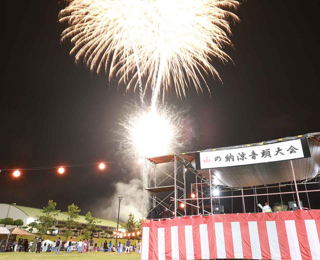 画像: 打ち上げ花火も間近で見られる！