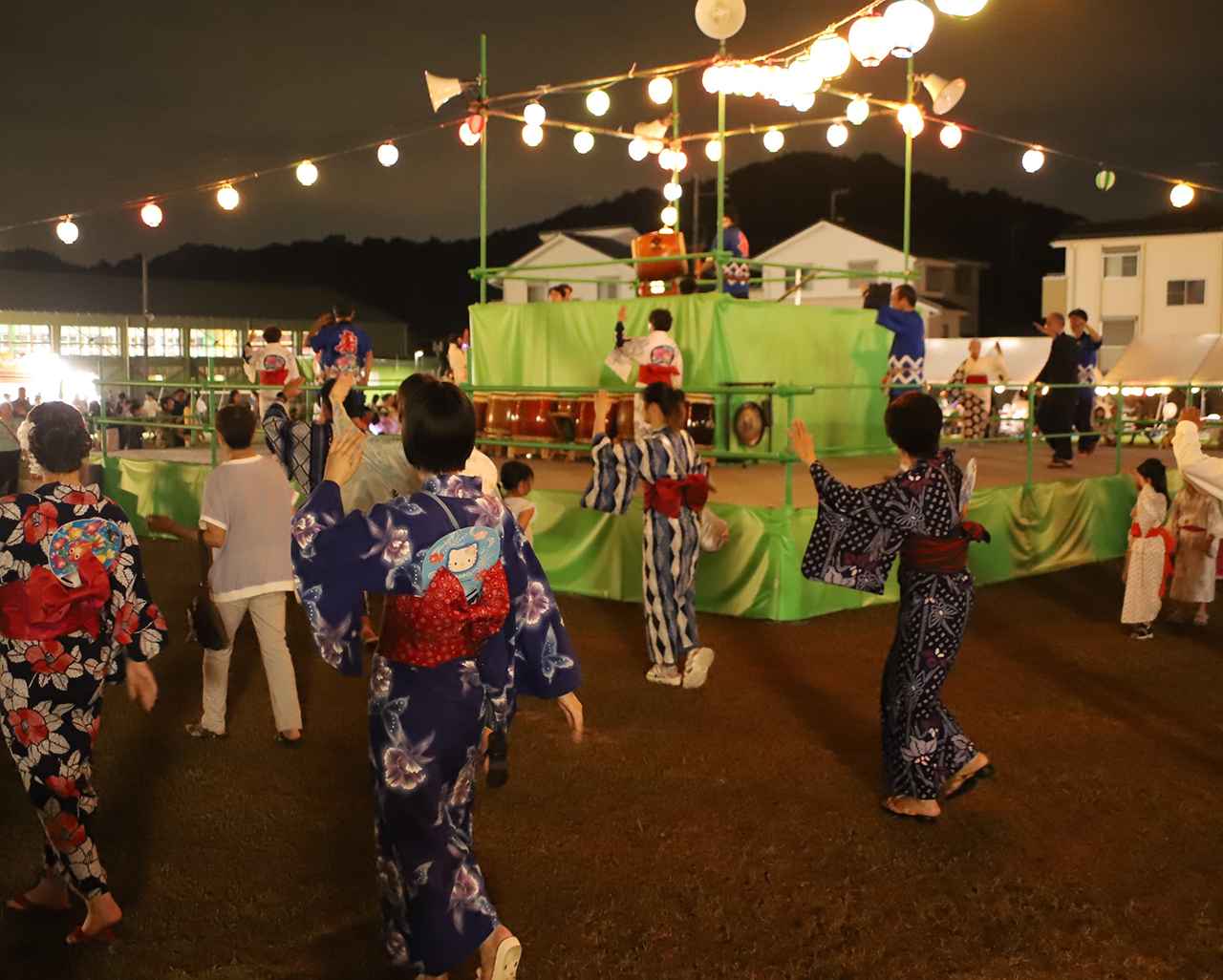 画像: 地元の夏を締めくくる名物盆踊り