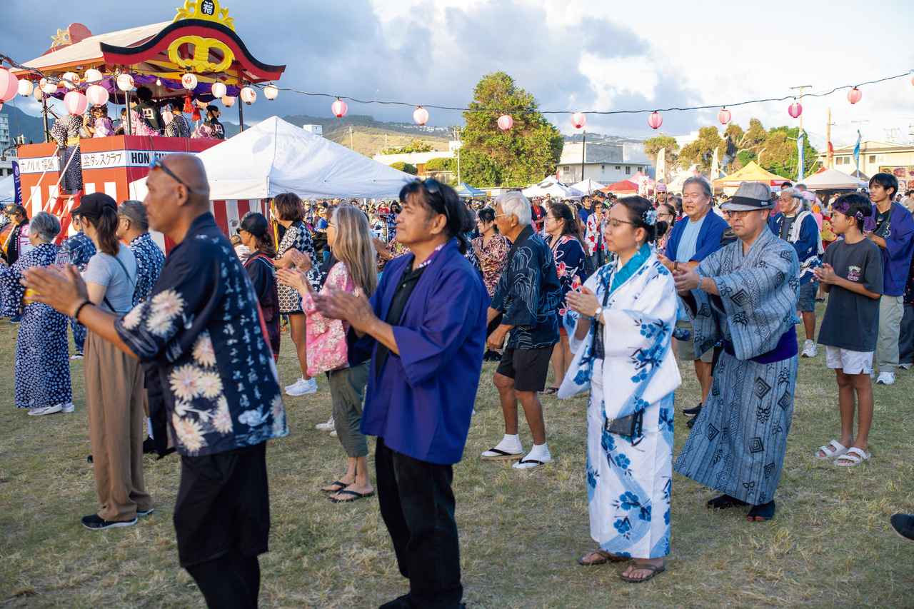 画像: オアフ島最大級のイベント「モイリイリ・サマーフェスト」の盆踊り。モイリイリ本願寺を会場に開催（写真提供／moiliilisummerfest）