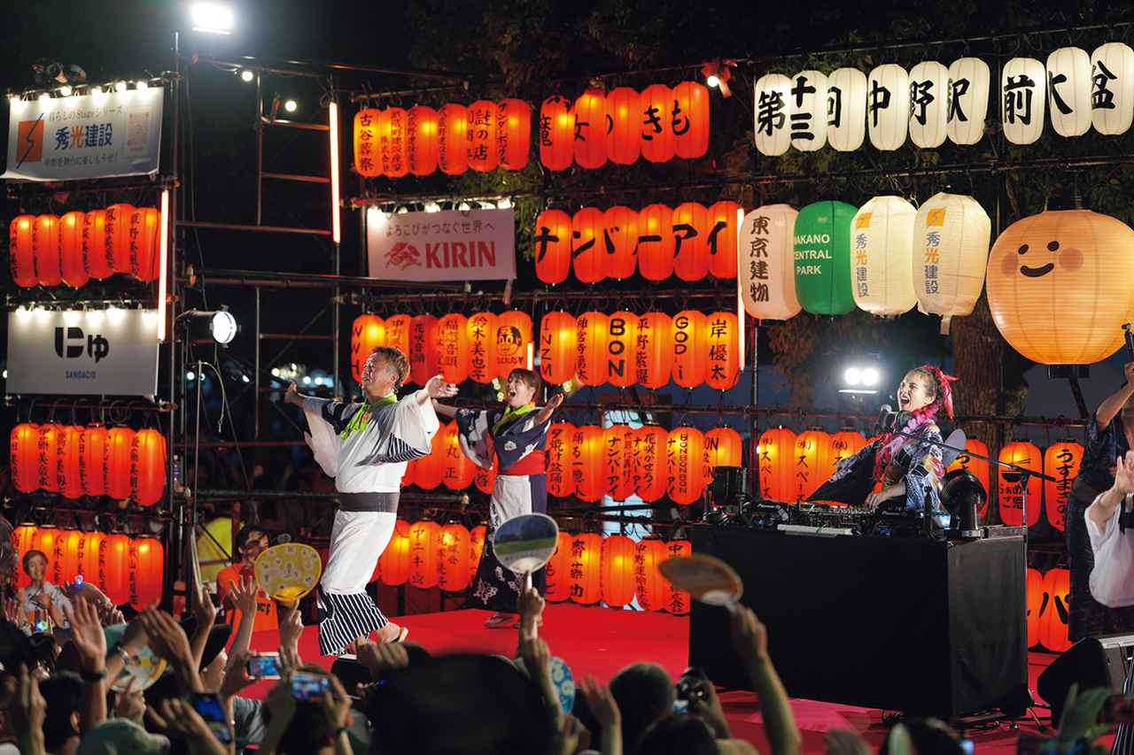 画像: ロックに古典的な盆踊りの振り付けが話題の「盆ジョヴィ」は日本中に広まっている（写真提供／中野駅前大盆踊り大会実行委員会、齋藤功）　※写真は以前のもの