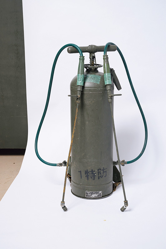 画像: 狭い場所などを除染する器材