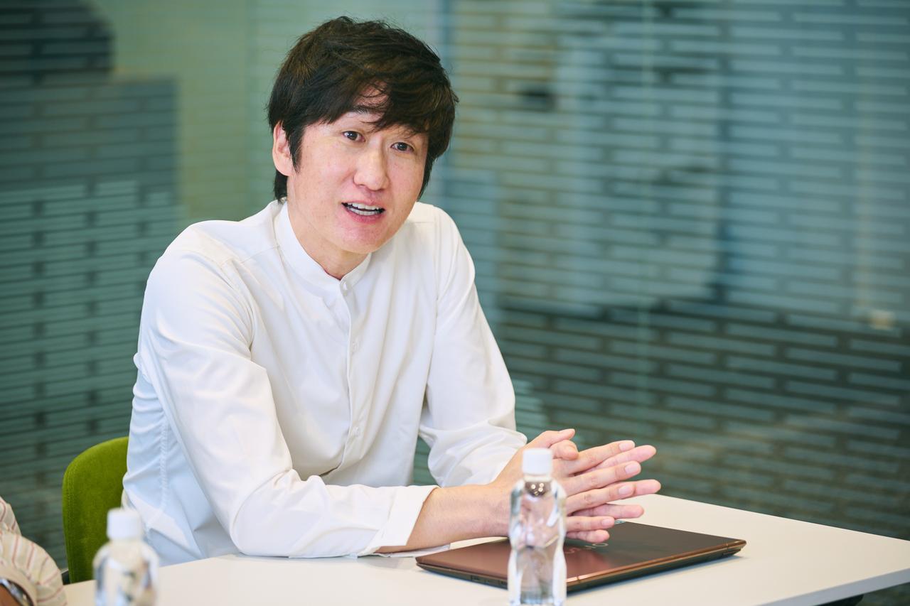 画像: 佐藤達広氏（日立製作所 AI＆ソフトウェアサービスビジネスユニット デジタル事業開発統括本部 Data＆Design Data Studio シニアデータサイエンスエキスパート）