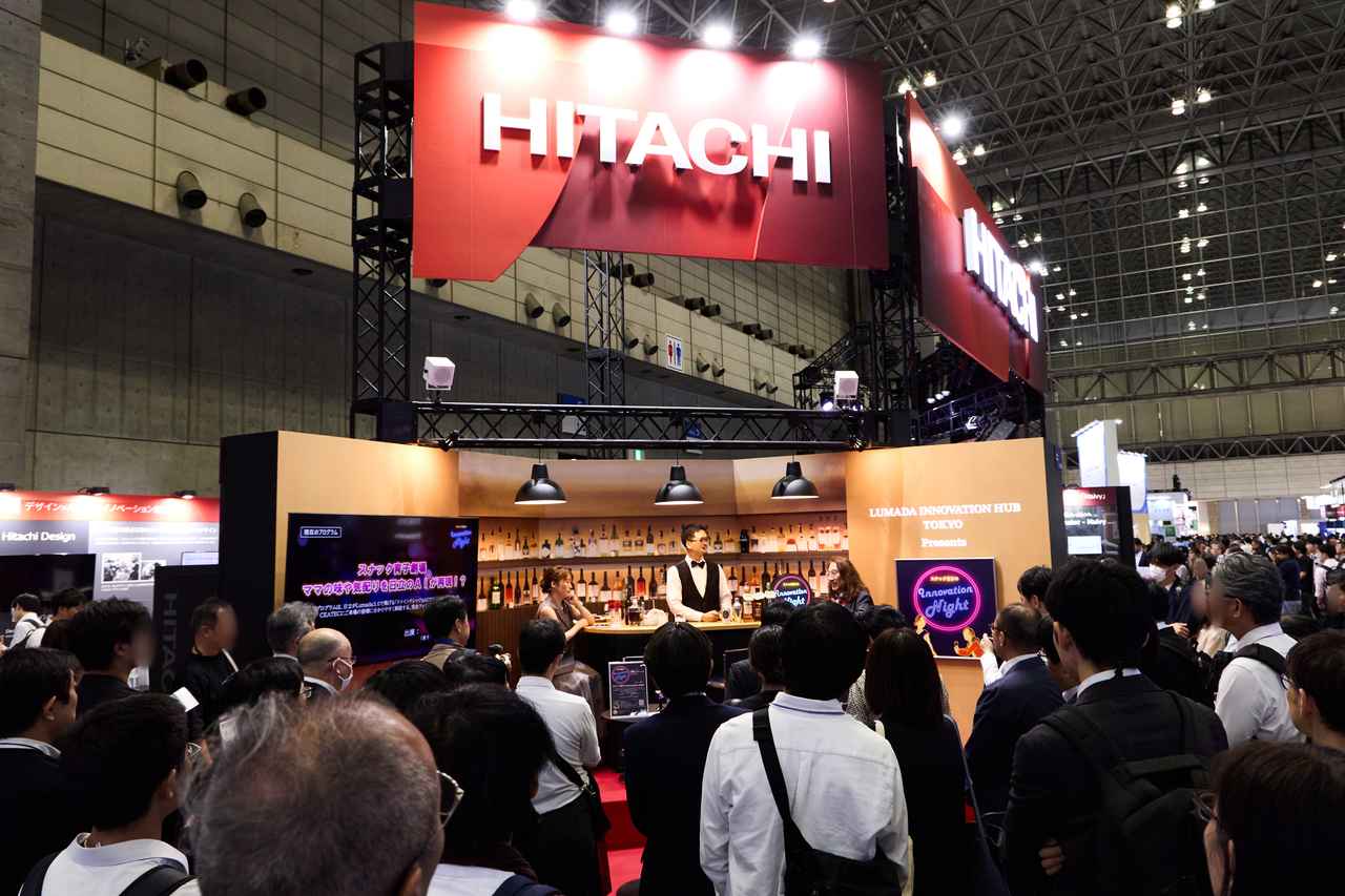 画像: アドリブを利かせたトークで会場を盛り上げました。なお、この様子はYouTubeで配信中です。