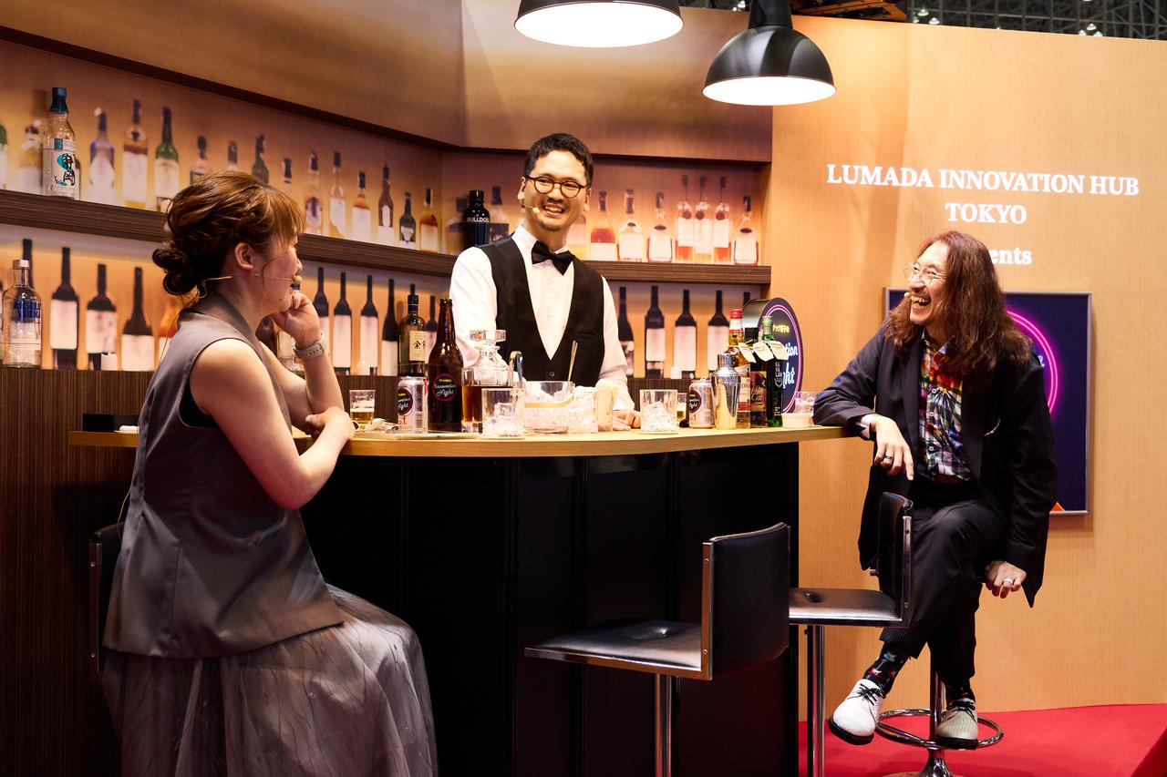 画像: ミニセッションステージ最終回には、対談を終えたばかりの澤が飛び入り参加。