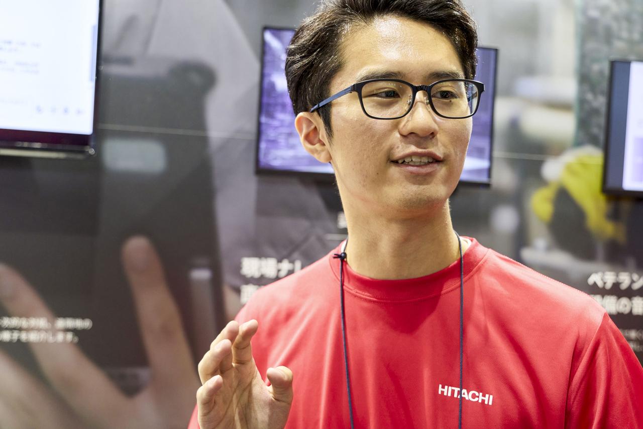 画像: 説明をする昼間彪吾（日立製作所 先端AIイノベーションセンタ ビジョンインテリジェンス研究部）