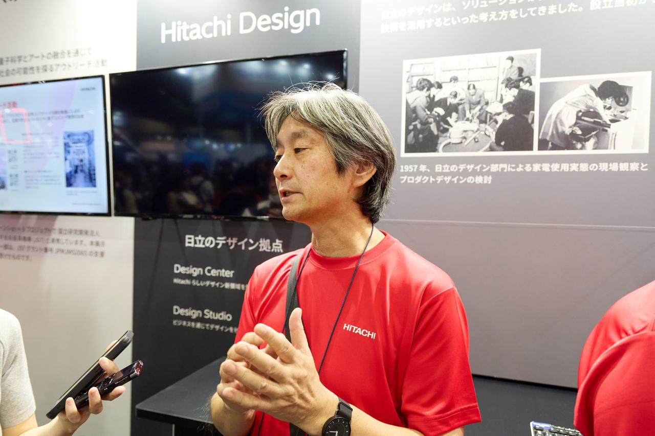 画像: エスノグラフィーについて「言葉になっていない行動を観察する」と語る、佐藤康治（日立製作所 研究開発グループ デザインセンタ）