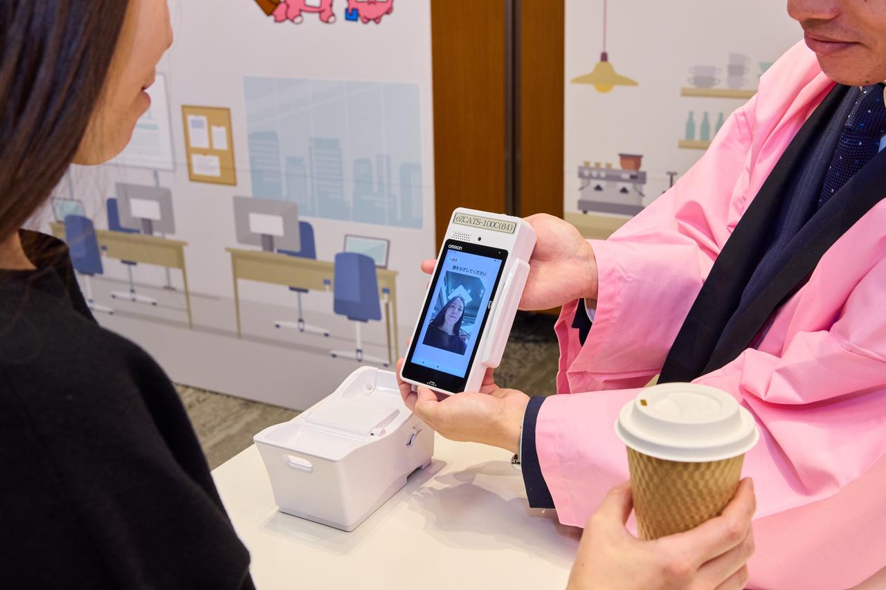 画像: JET-S端末に「SAKULaLa」のアプリケーションをインストールすれば顔認証決済が利用可能に。