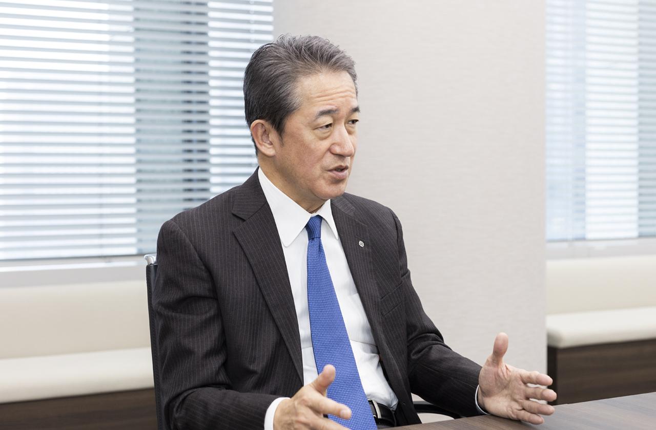 画像: ワークショップの最後に長谷川執行役専務が登壇し、生成AI推進リーダーたちにエールを送った。