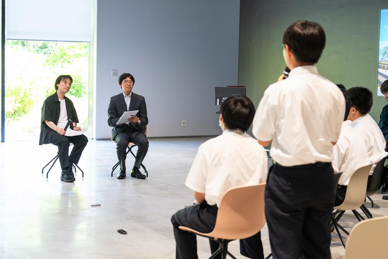 画像: 座談会では、高校生ならではの新鮮な視点から、さまざまな感想や質問が上がった。
