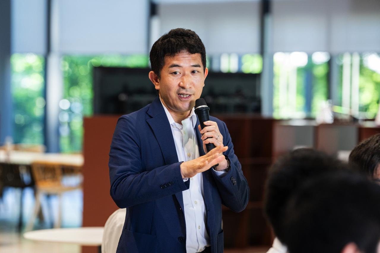 画像: 「鉄道の面白さを教えてくれたのは部員。教わる機会があると面白さを感じる人も増えるのでは」と岩倉高等学校 鉄道研究部顧問の松本祐也先生
