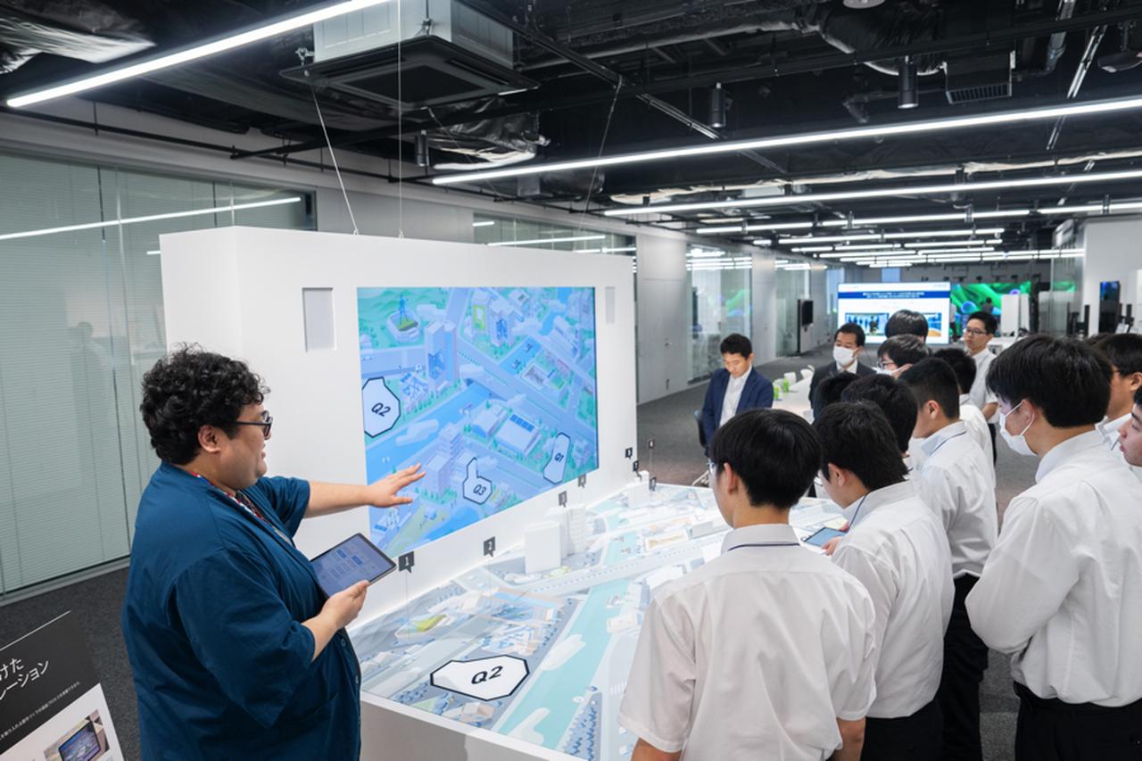 画像: 都市開発に関する選択肢に答えることで、自分の意見が都市にどのような変化を与えるかをバーチャルに体験できる、参加型社会に向けた未来都市のシミュレーションの体験