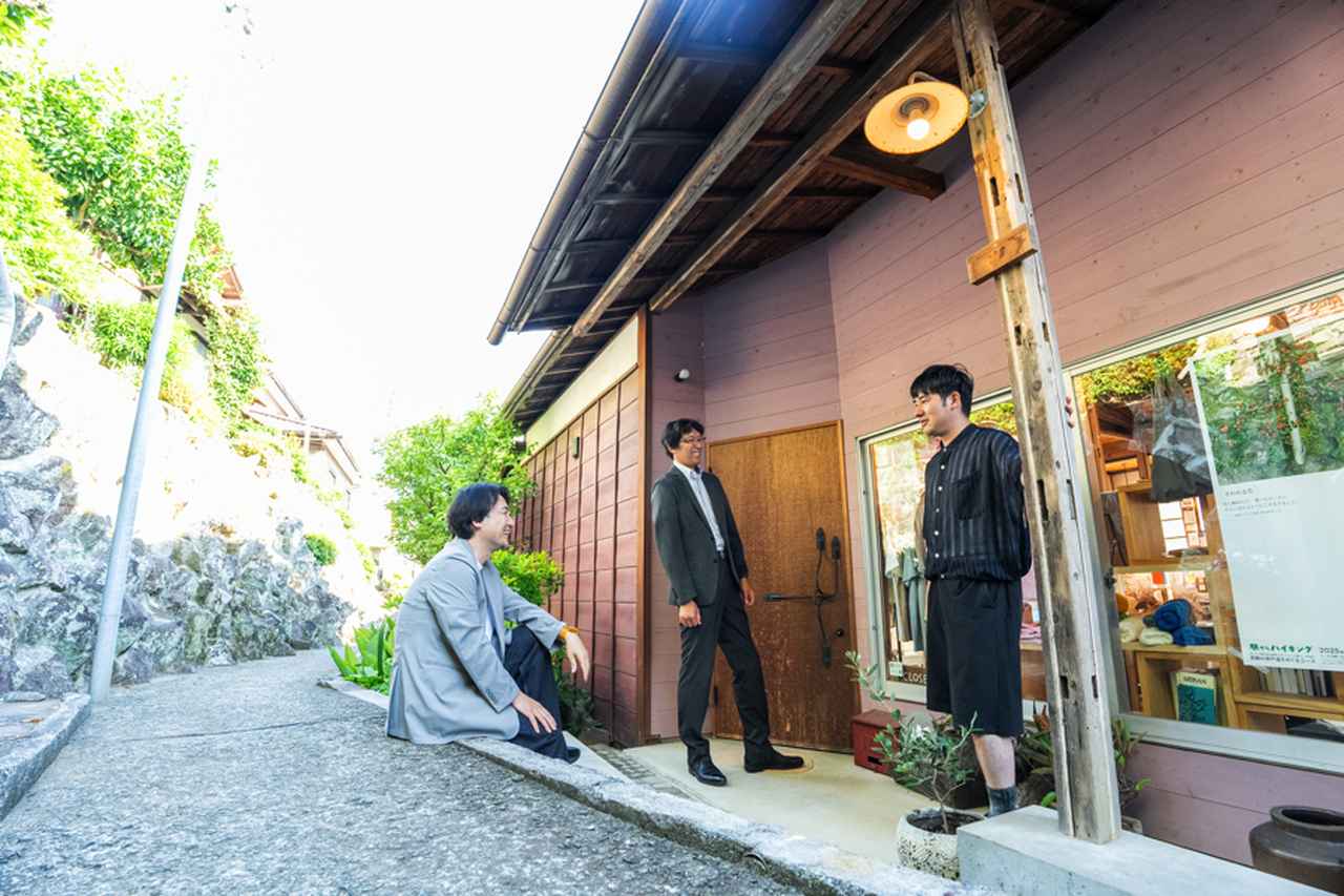 画像: 伊藤さんたちの設計により実現した、真鶴出版の「小さな人だまり」