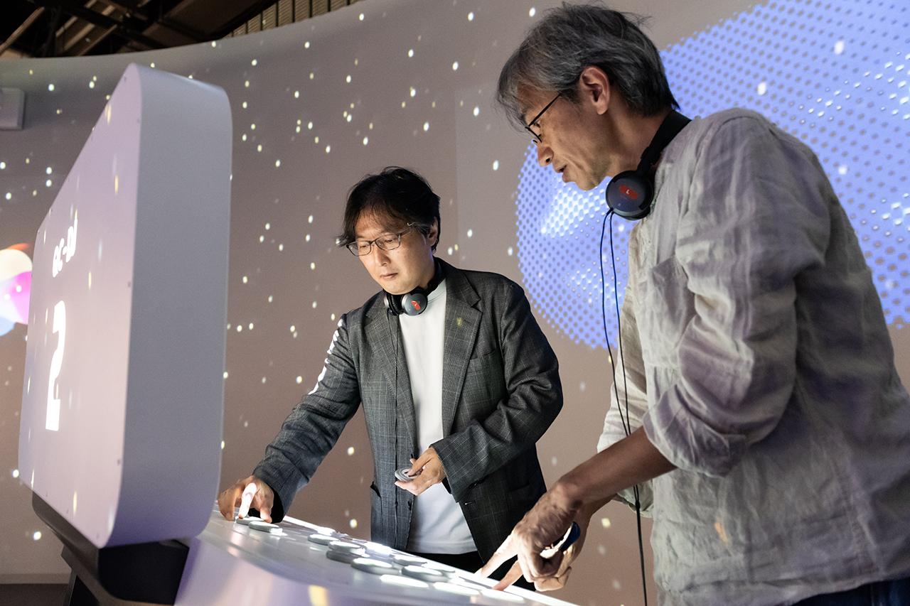 画像: 日本科学未来館の量子コンピュータ・ディスコは、楽しみながら量子計算を学べるように工夫されている