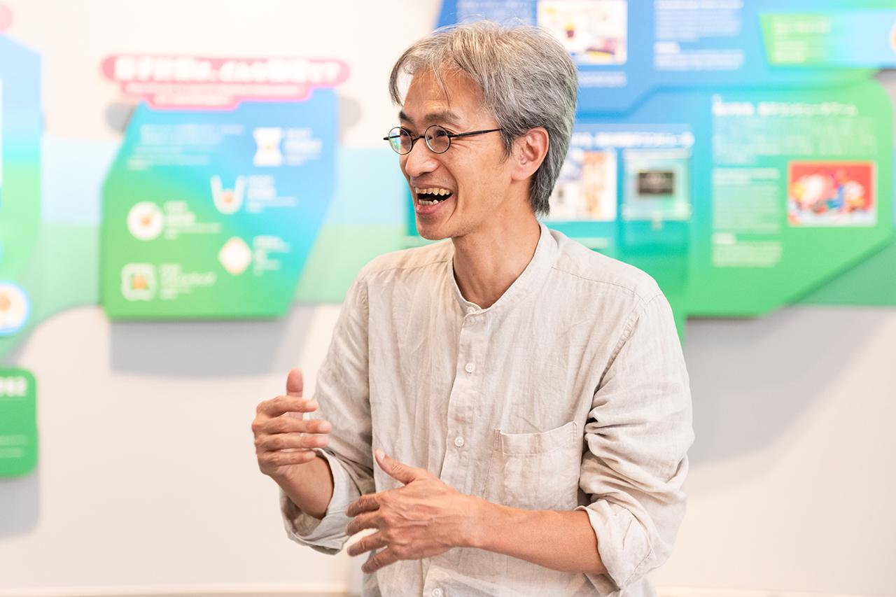 画像: 小澤さんは大学卒業後、コンピュータメーカーとシンクタンクを経て、日本科学未来館に勤務するようになった