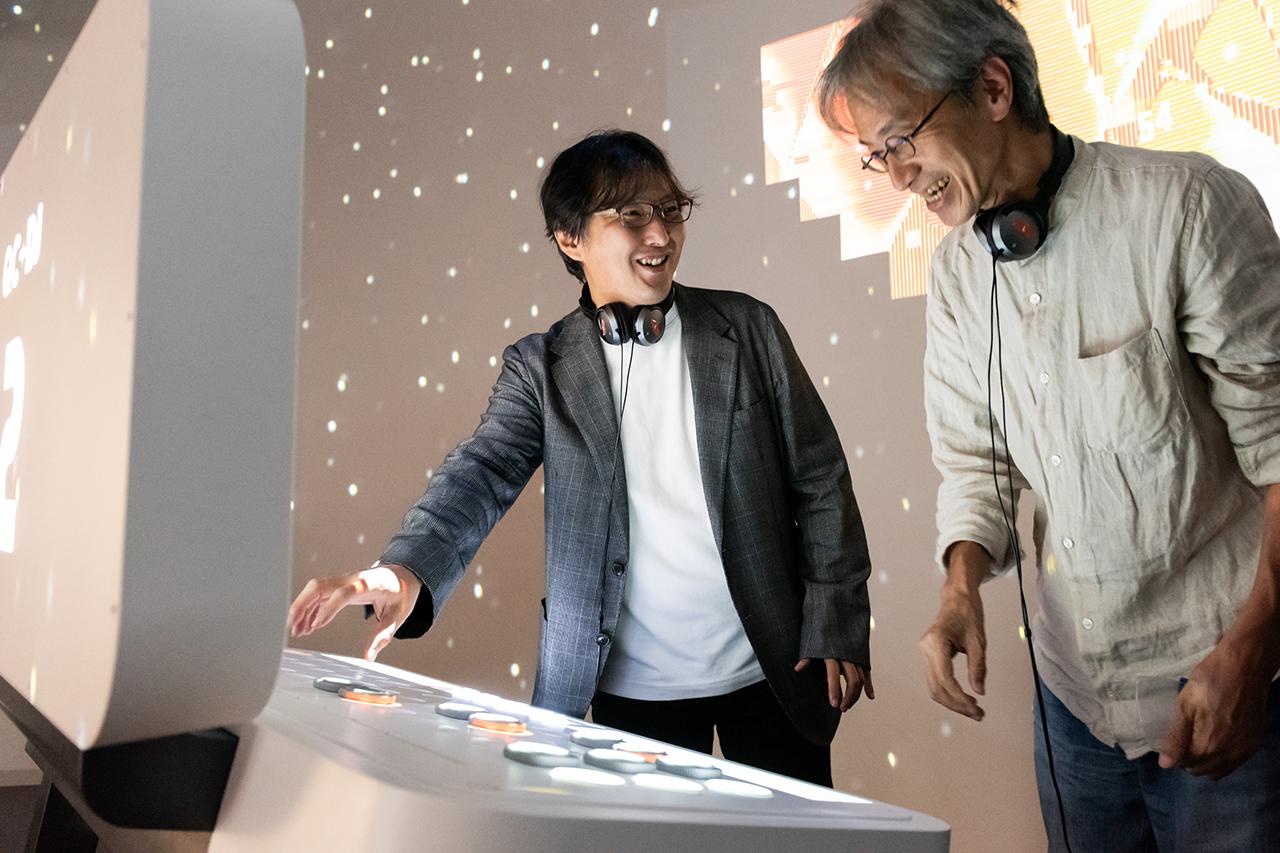 画像: 日本科学未来館の「量子コンピュータ・ディスコ」のコーナーで、量子計算の話に花が咲いた