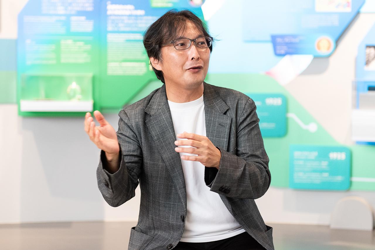 画像: 最先端の科学をどう伝えるか、頭を悩ませてきたという土屋龍太