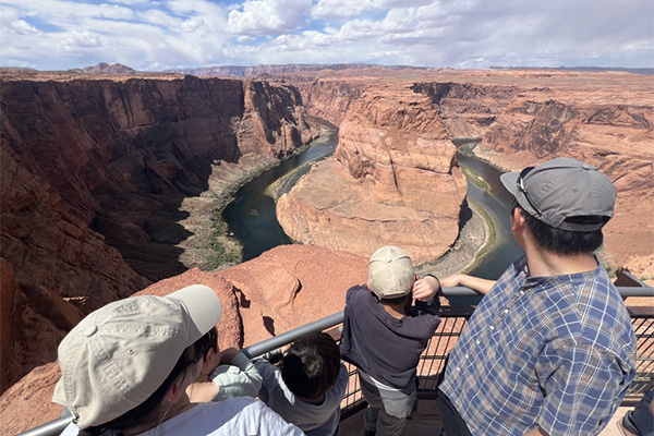 画像: スケールの大きい自然に囲まれて、日本とアメリカの違いに想いを馳せる