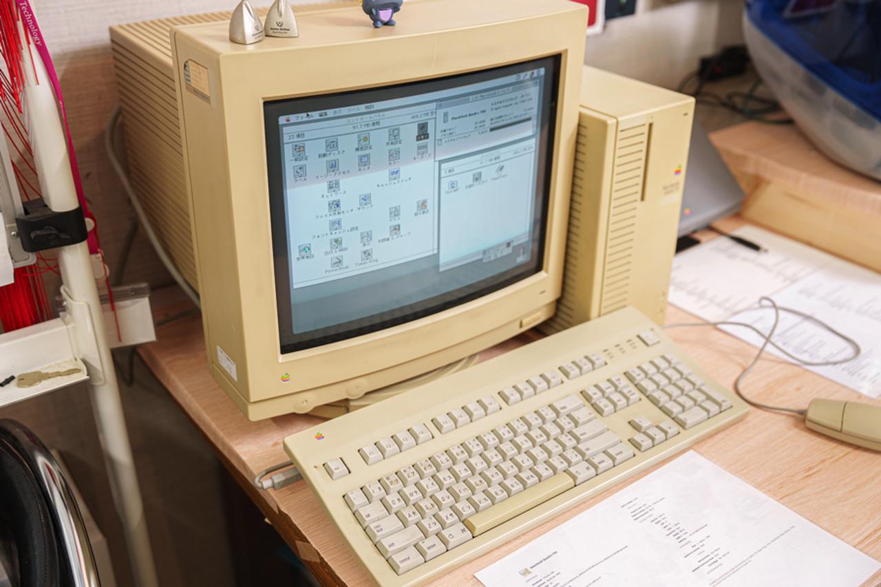 画像: 水野さんの研究室には歴代のMac（初期のMacintoshから）が集められており、博物館の様相を呈していた