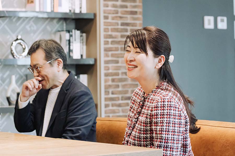 画像: 社会人が経営学を学ぶメリットを語る西野さん