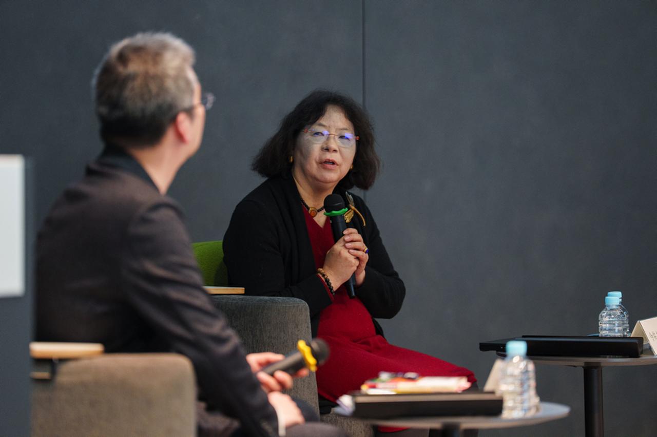 画像: 五感を横断する比喩の面白さについて語る今井さん